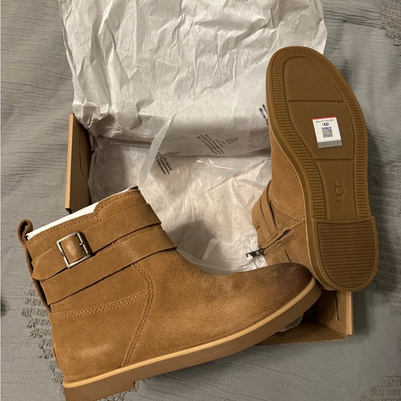 UGG Josefene Ankle Boot - Size 6 - Picture 2 of 5